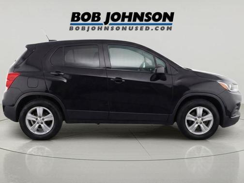 Mosaic Black Metallic 2022 Chevrolet Trax LS