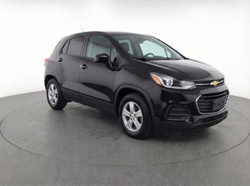 Mosaic Black Metallic 2022 Chevrolet Trax LS