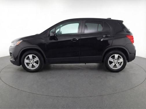 Mosaic Black Metallic 2022 Chevrolet Trax LS