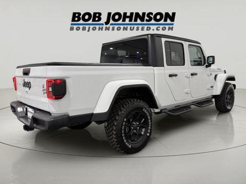 Bright White Clearcoat 2025 Jeep Gladiator Willys