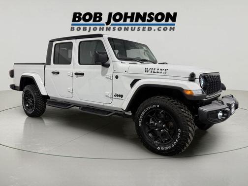 Bright White Clearcoat 2025 Jeep Gladiator Willys