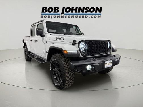 Bright White Clearcoat 2025 Jeep Gladiator Willys