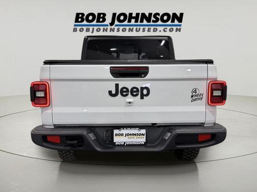 Bright White Clearcoat 2025 Jeep Gladiator Willys