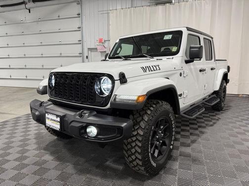 Bright White Clearcoat 2025 Jeep Gladiator Willys