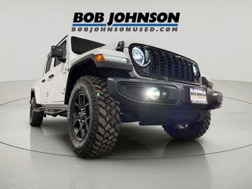 Bright White Clearcoat 2025 Jeep Gladiator Willys