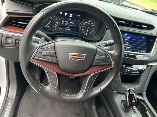 2023 Cadillac XT5 Sport