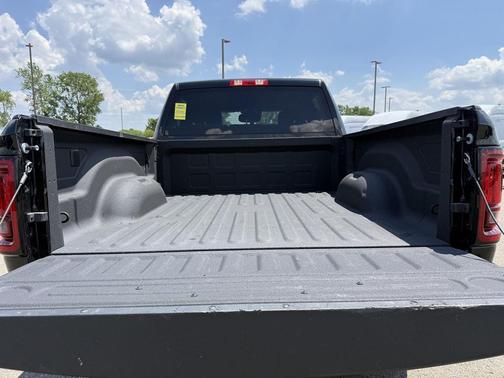 Diamond Black Crystal Pearlcoat 2026 RAM 2500 Big Horn
