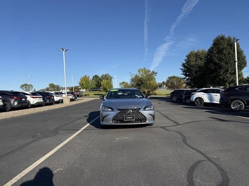 Iridium 2024 Lexus ES 350 Premium