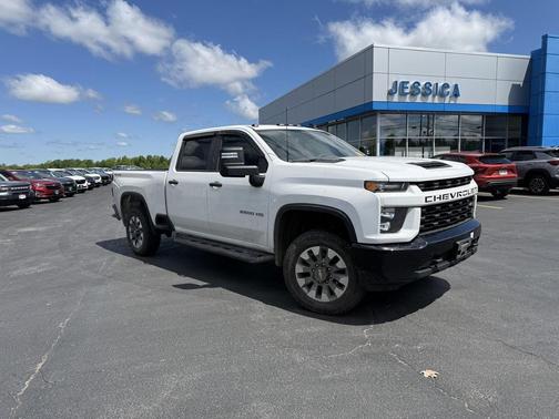 Summit White 2022 Chevrolet Silverado 2500 Custom