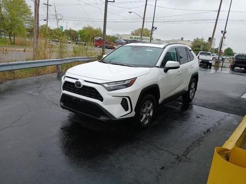 Ice Cap 2023 Toyota RAV4 XLE