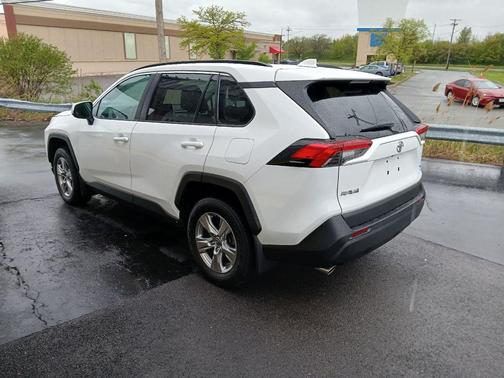 Ice Cap 2023 Toyota RAV4 XLE