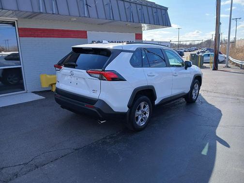 Ice Cap 2023 Toyota RAV4 XLE