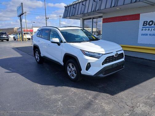 Ice Cap 2023 Toyota RAV4 XLE