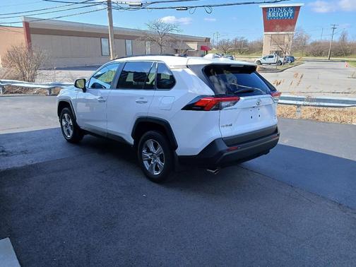 Ice Cap 2023 Toyota RAV4 XLE