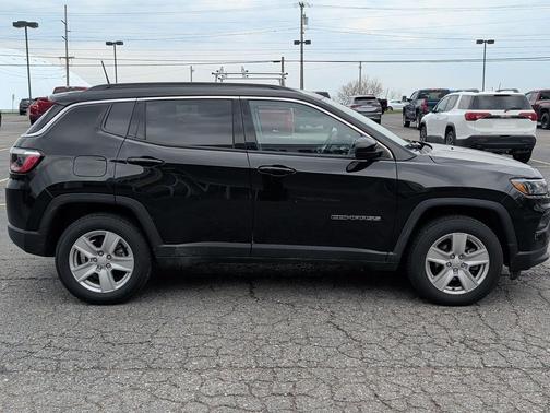 Diamond Black Crystal Pearlcoat 2022 Jeep Compass Latitude