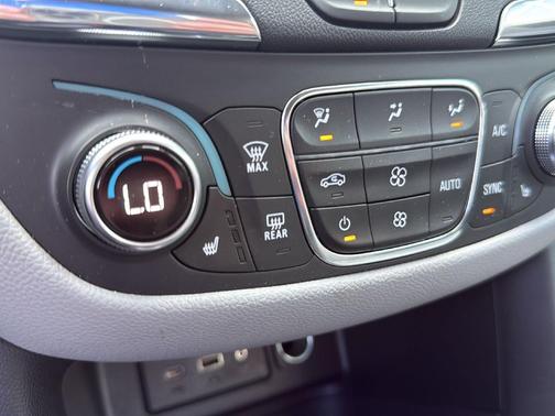 Sterling Gray Metallic 2023 Chevrolet Equinox 1LT