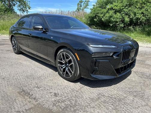Black Sapphire Metallic 2025 BMW i7 xDrive60