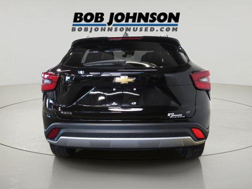 Mosaic Black Metallic 2026 Chevrolet Trax LT