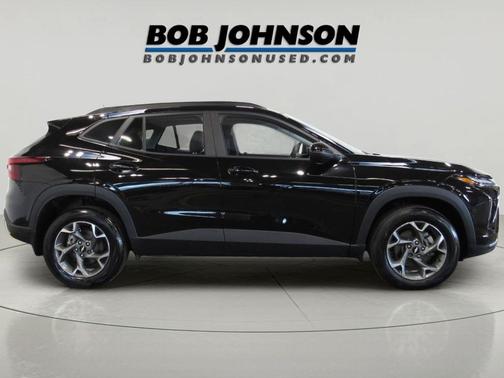 Mosaic Black Metallic 2026 Chevrolet Trax LT