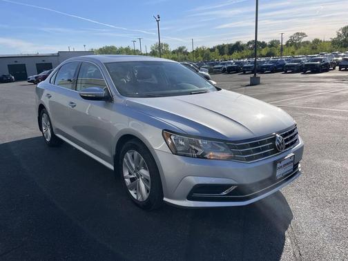 Reflex Silver Metallic 2018 Volkswagen Passat 2.0T SE