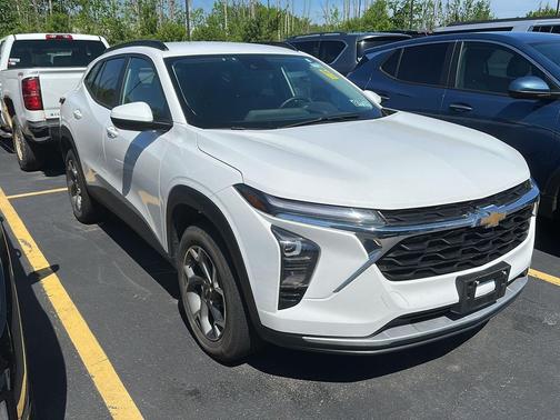 Summit White 2024 Chevrolet Trax LT