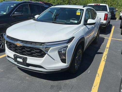 Summit White 2024 Chevrolet Trax LT