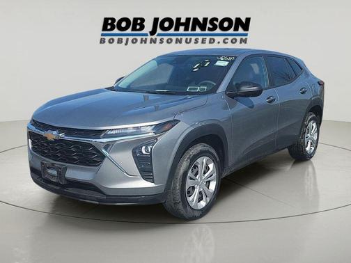 Sterling Gray Metallic 2024 Chevrolet Trax LS