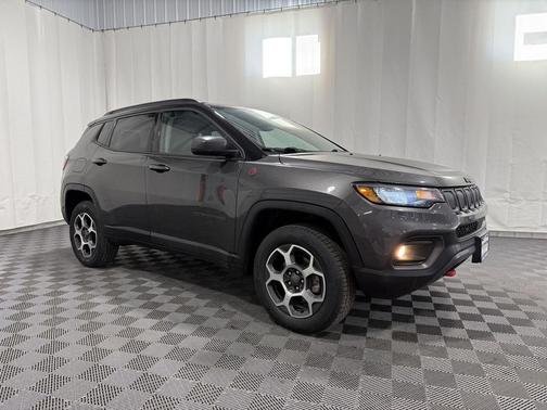Granite Crystal Metallic Clearcoat 2022 Jeep Compass Trailhawk