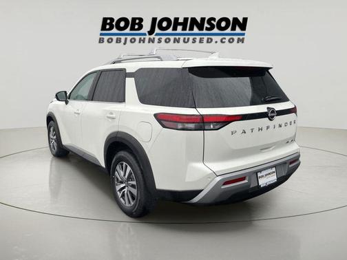 Pearl White Tricoat 2023 Nissan Pathfinder SL 4WD