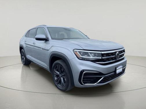 Pyrite Silver Metallic 2022 Volkswagen Atlas Cross Sport 3.6L V6 SEL R-Line