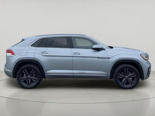 Pyrite Silver Metallic 2022 Volkswagen Atlas Cross Sport 3.6L V6 SEL R-Line