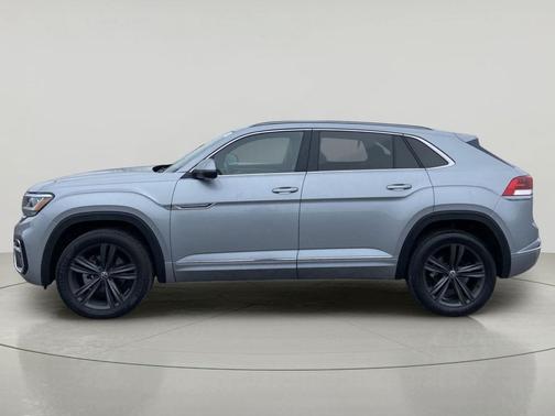 Pyrite Silver Metallic 2022 Volkswagen Atlas Cross Sport 3.6L V6 SEL R-Line