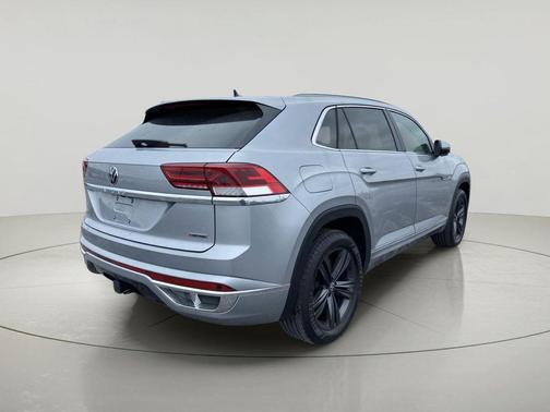 Pyrite Silver Metallic 2022 Volkswagen Atlas Cross Sport 3.6L V6 SEL R-Line