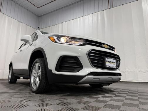 Summit White 2018 Chevrolet Trax LT