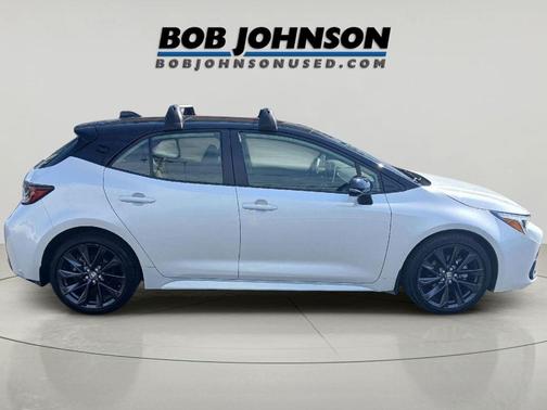 Wind Chill Pearl w/Midnight Black Metallic Roof 2025 Toyota Corolla XSE