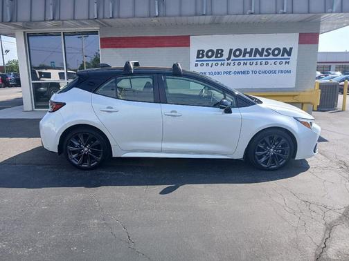 Wind Chill Pearl w/Midnight Black Metallic Roof 2025 Toyota Corolla XSE