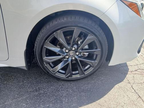 Wind Chill Pearl w/Midnight Black Metallic Roof 2025 Toyota Corolla XSE