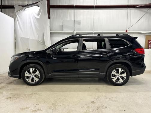 Crystal Black Silica 2024 Subaru Ascent Premium 7-Passenger