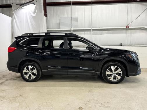Crystal Black Silica 2024 Subaru Ascent Premium 7-Passenger