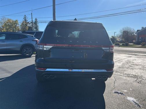 Infinite Black Metallic Clearcoat 2026 Lincoln Aviator Reserve AWD