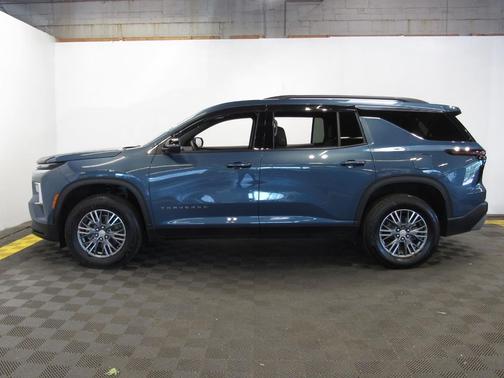 Lakeshore Blue Metallic 2025 Chevrolet Traverse LT
