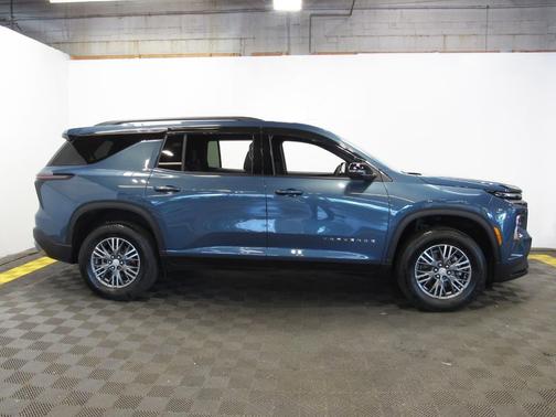Lakeshore Blue Metallic 2025 Chevrolet Traverse LT