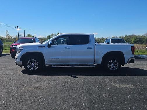 White Frost Tricoat 2022 GMC Sierra 1500 SLT