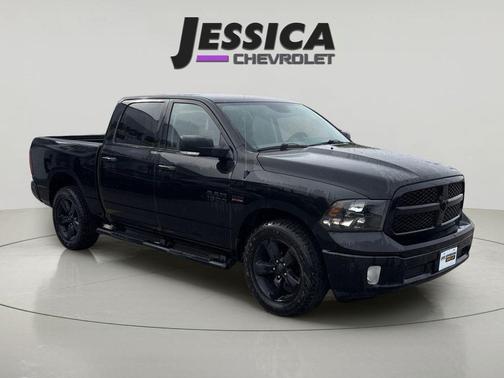 Brilliant Black Crystal Pearlcoat 2018 RAM 1500 Big Horn