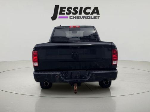 Brilliant Black Crystal Pearlcoat 2018 RAM 1500 Big Horn