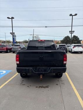 Brilliant Black Crystal Pearlcoat 2018 RAM 1500 Big Horn
