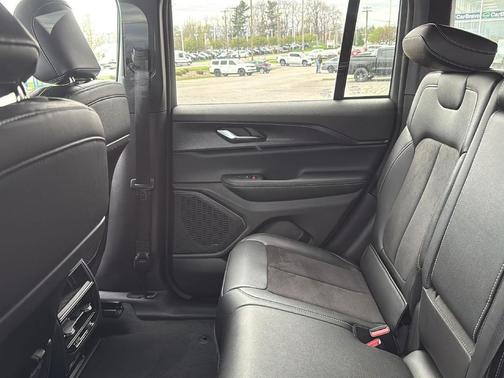 Bright White Clearcoat 2024 Jeep Grand Cherokee Altitude