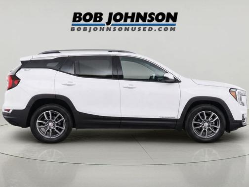 Summit White 2022 GMC Terrain SLT