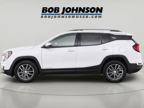 Summit White 2022 GMC Terrain SLT