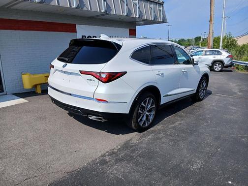 Platinum White Pearl 2024 Acura MDX w/Tech